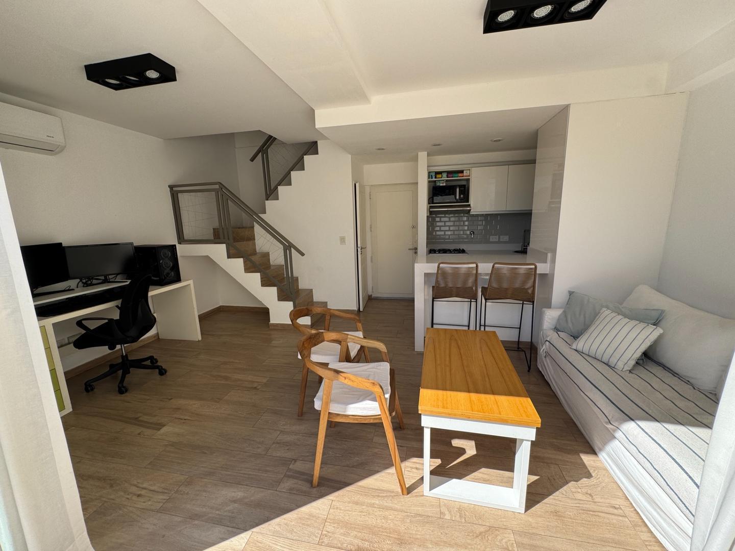 Departamento en venta Coghlan con patio
