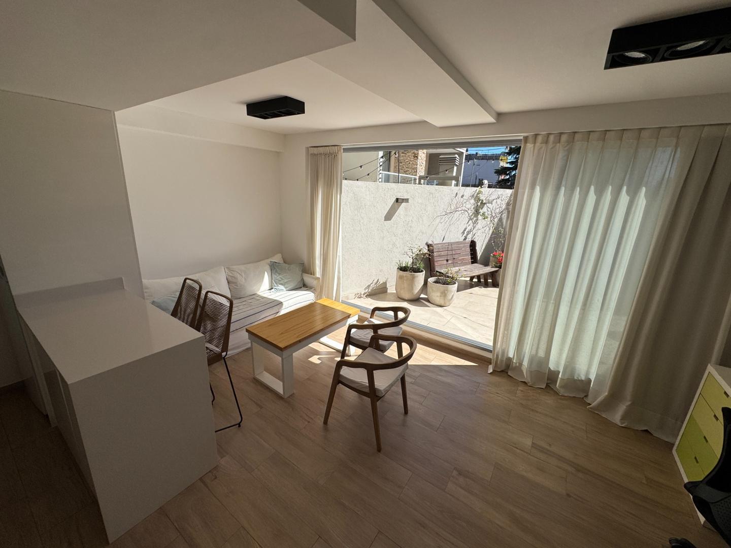Foto de Departamento en venta Coghlan con patio, imagen 1