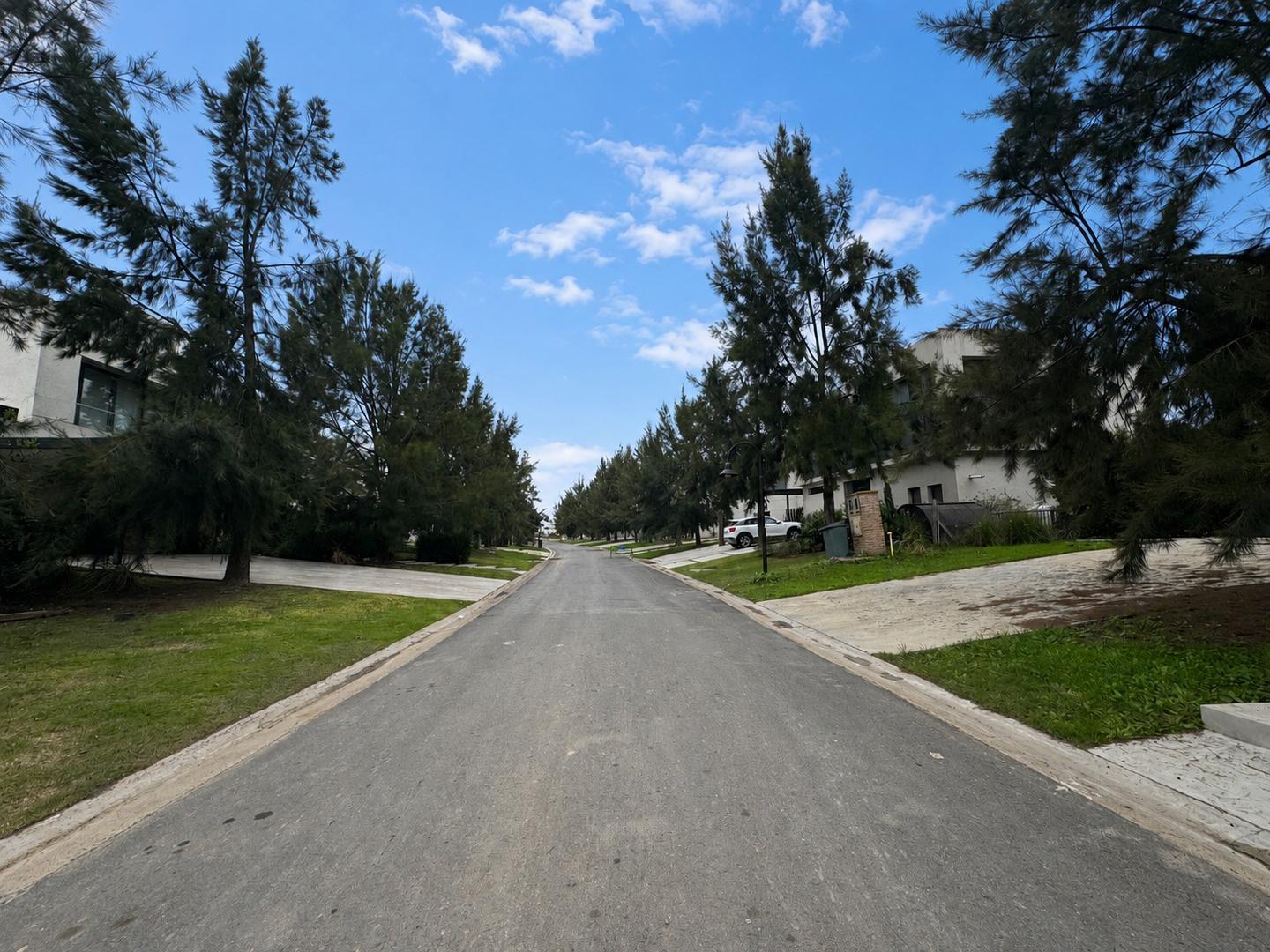 Foto de Lote en Venta 850m2 con laguna en Barrio Naudir, imagen 1