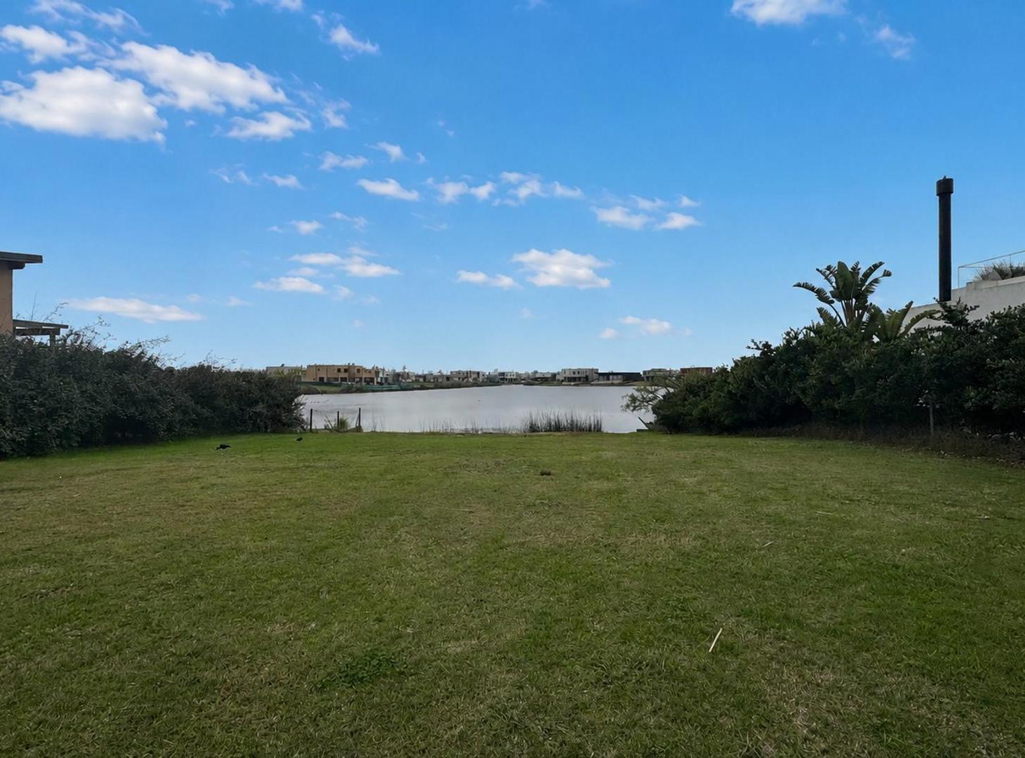 Foto de Lote en Venta 850m2 con laguna en Barrio Naudir, imagen 4