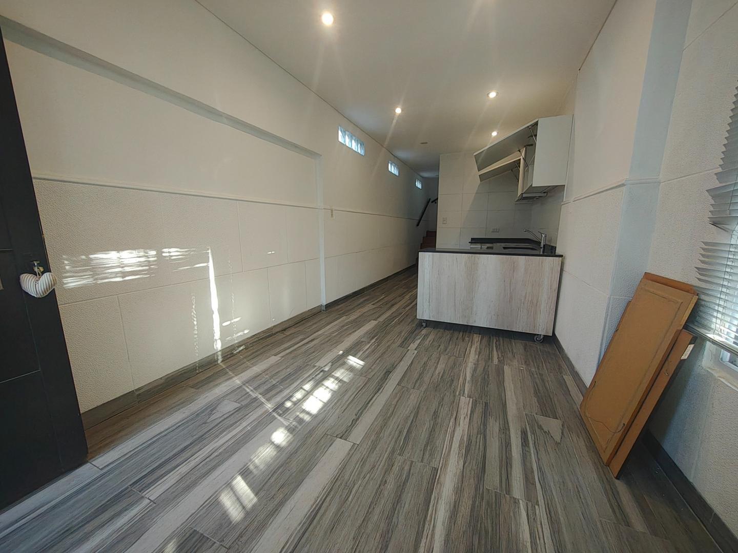 Foto de PH en alquiler de 2 ambientes con patio. San Isidro, imagen 1
