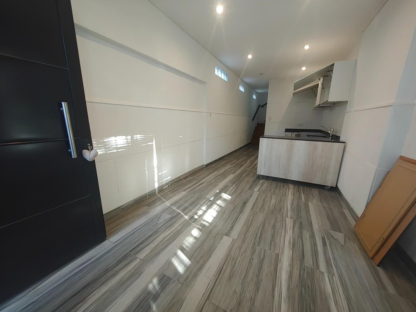 Foto de PH en alquiler de 2 ambientes con patio. San Isidro, imagen 2