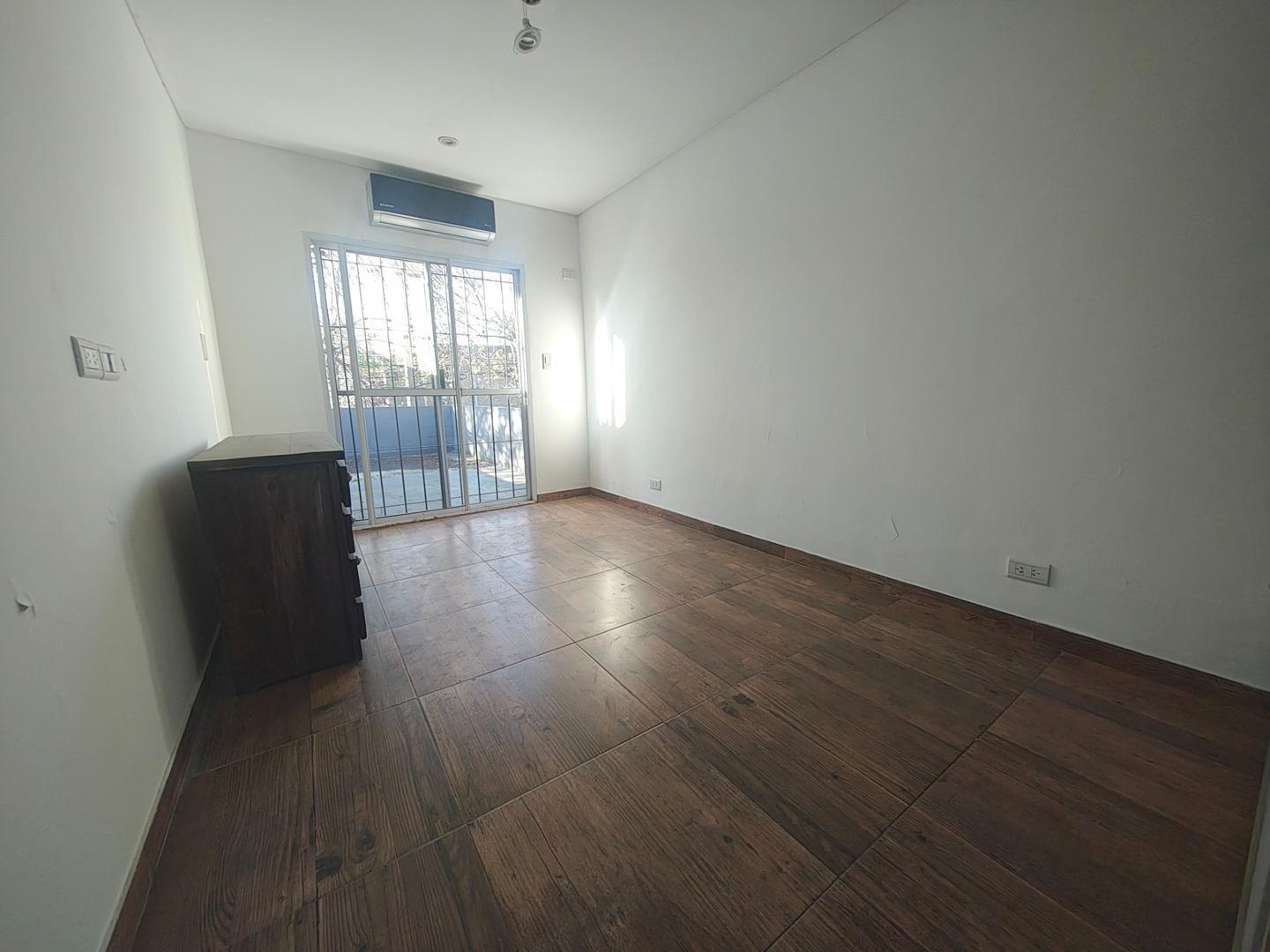 Foto de PH en alquiler de 2 ambientes con patio. San Isidro, imagen 4