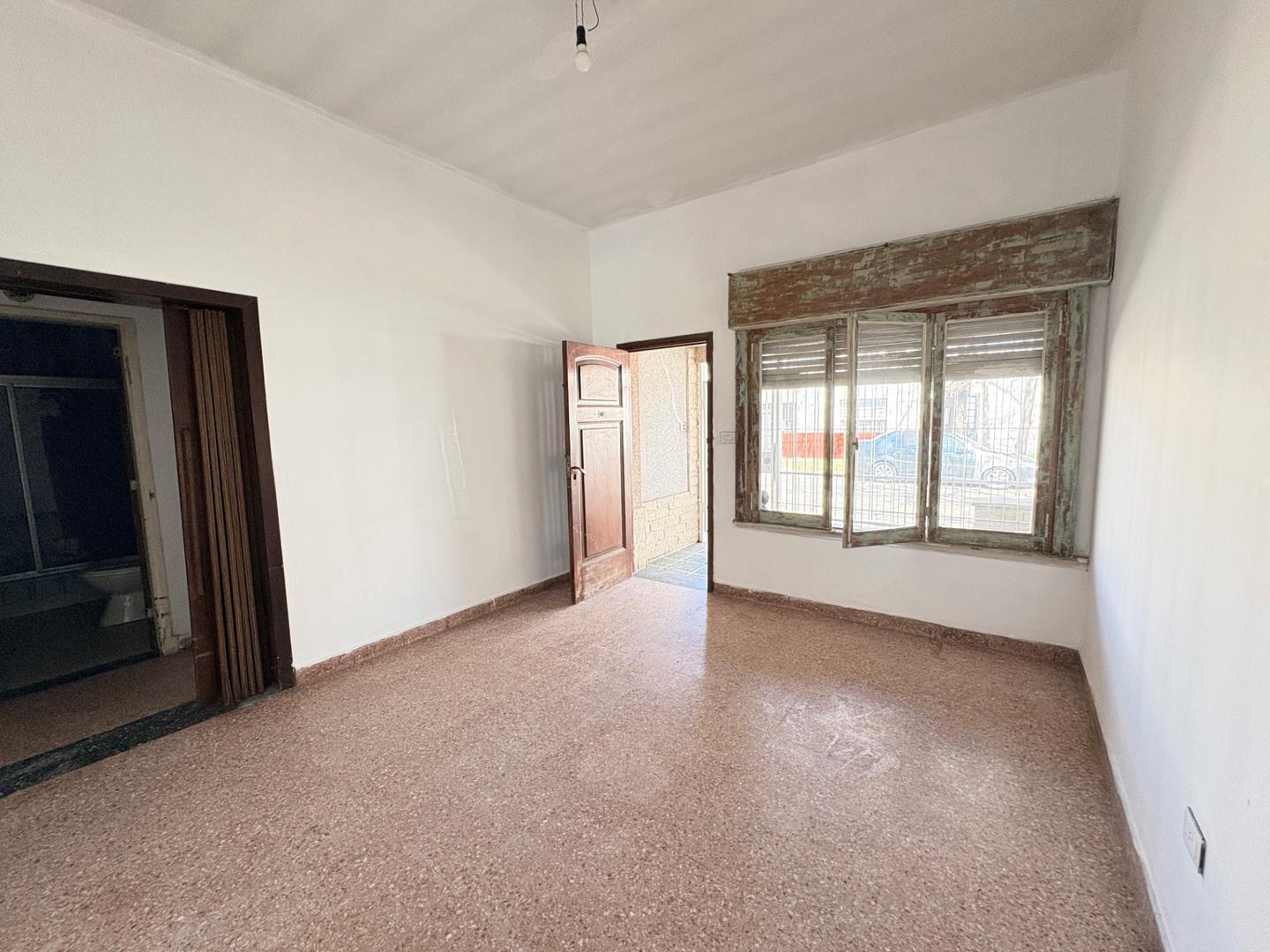 Foto de Casa 4 ambientes lote propio en venta Villa Adelina, imagen 2