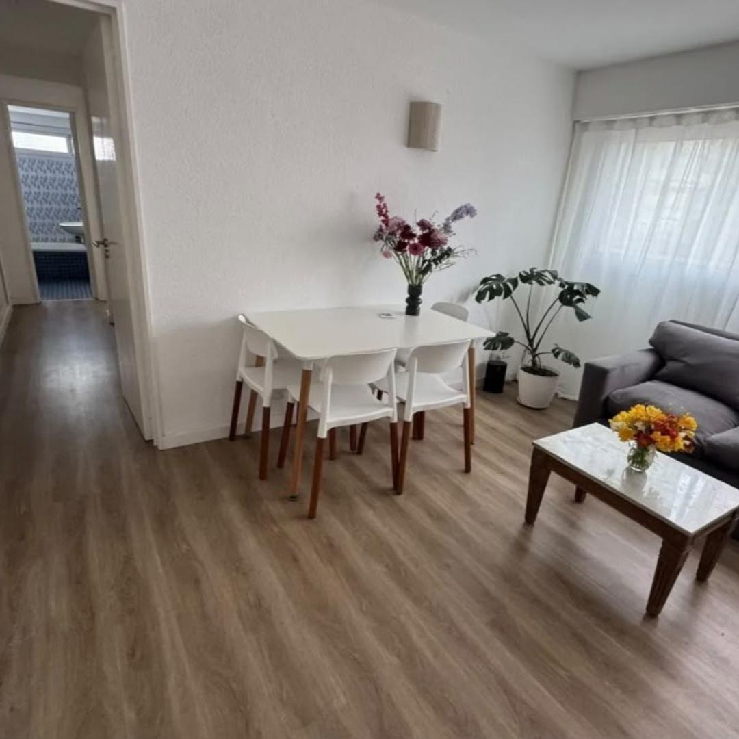 Foto de Departamento en Venta 3 ambientes amoblado con cochera, imagen 2