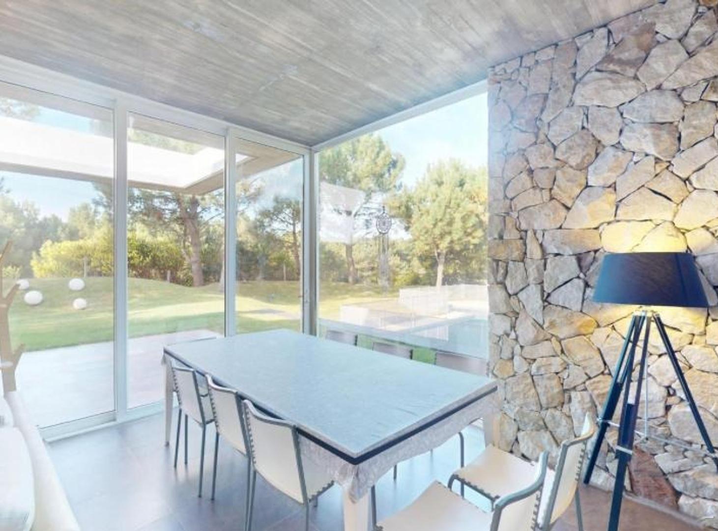Foto de Casa en Venta de 6 ambientes en Costa Esmeralda., imagen 2