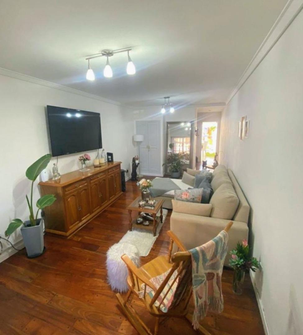Foto de Triplex 5 ambientes en venta con pileta y quincho, imagen 4