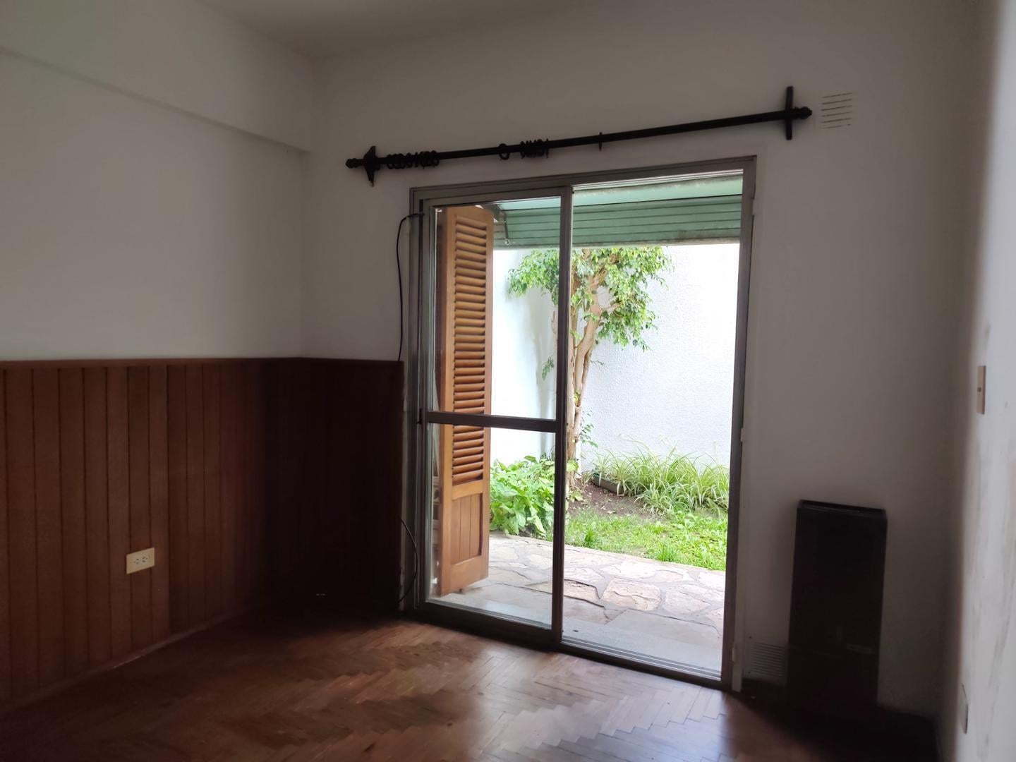 Foto de Venta de departamento 2 amb, planta Baja con jardin., imagen 4