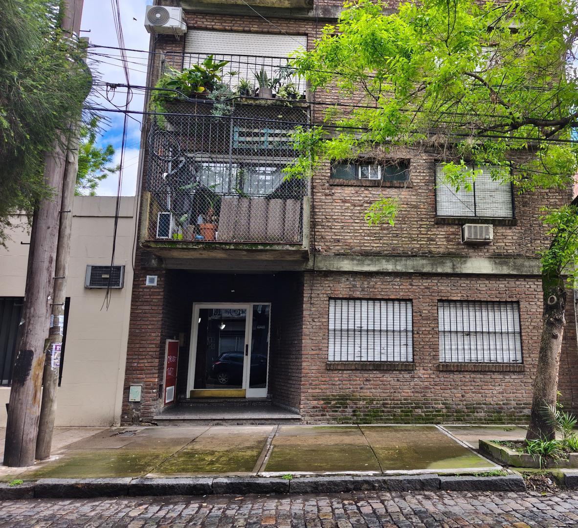 Foto de Venta de departamento 2 amb, planta Baja con jardin., imagen 1