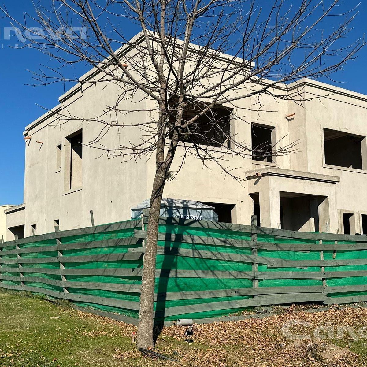 linda casa en Araucarias