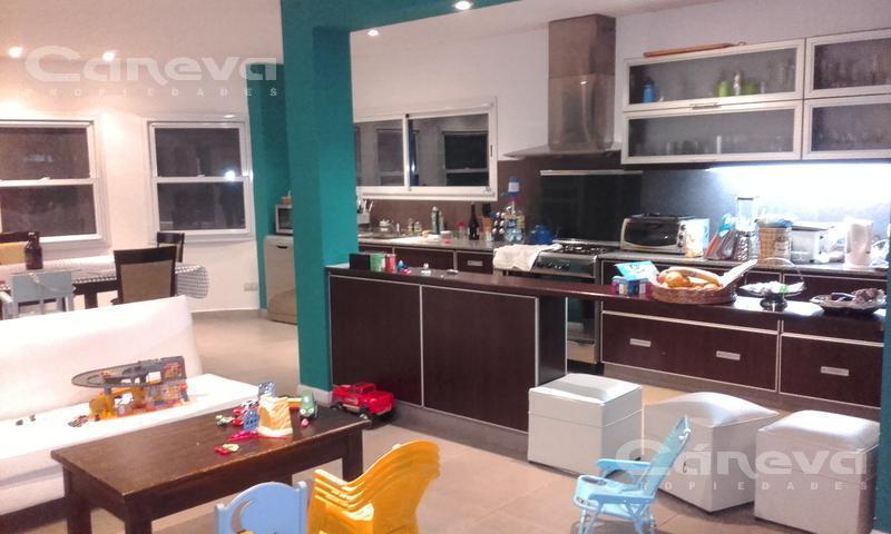Casa en Galapagos Excelente Venta U$d 480.000. - 5 Dorm. 2