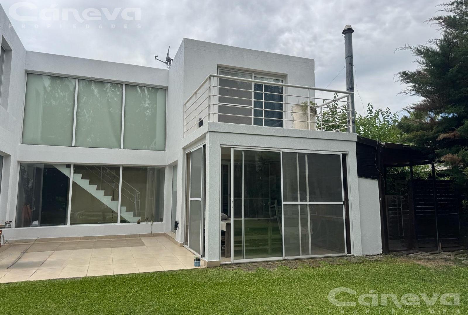 Foto de Casa de 3 dormitorios mas dependencia y pileta en Santa Clara, imagen 3