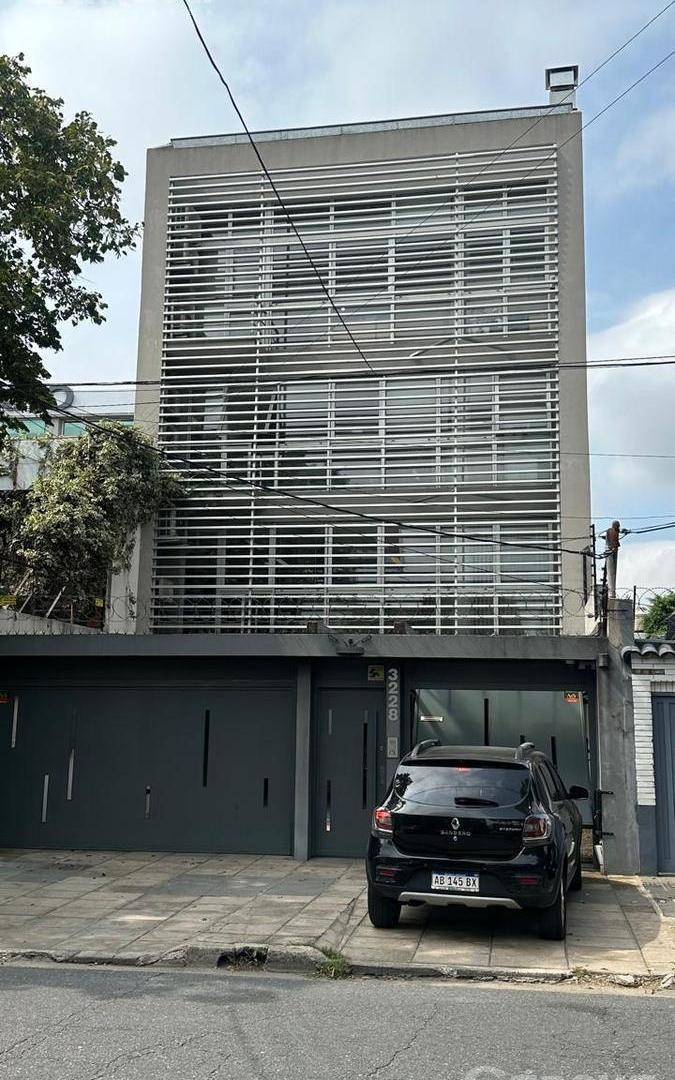 Oportunidad-Edificio de 4 Niveles con potencial comercial