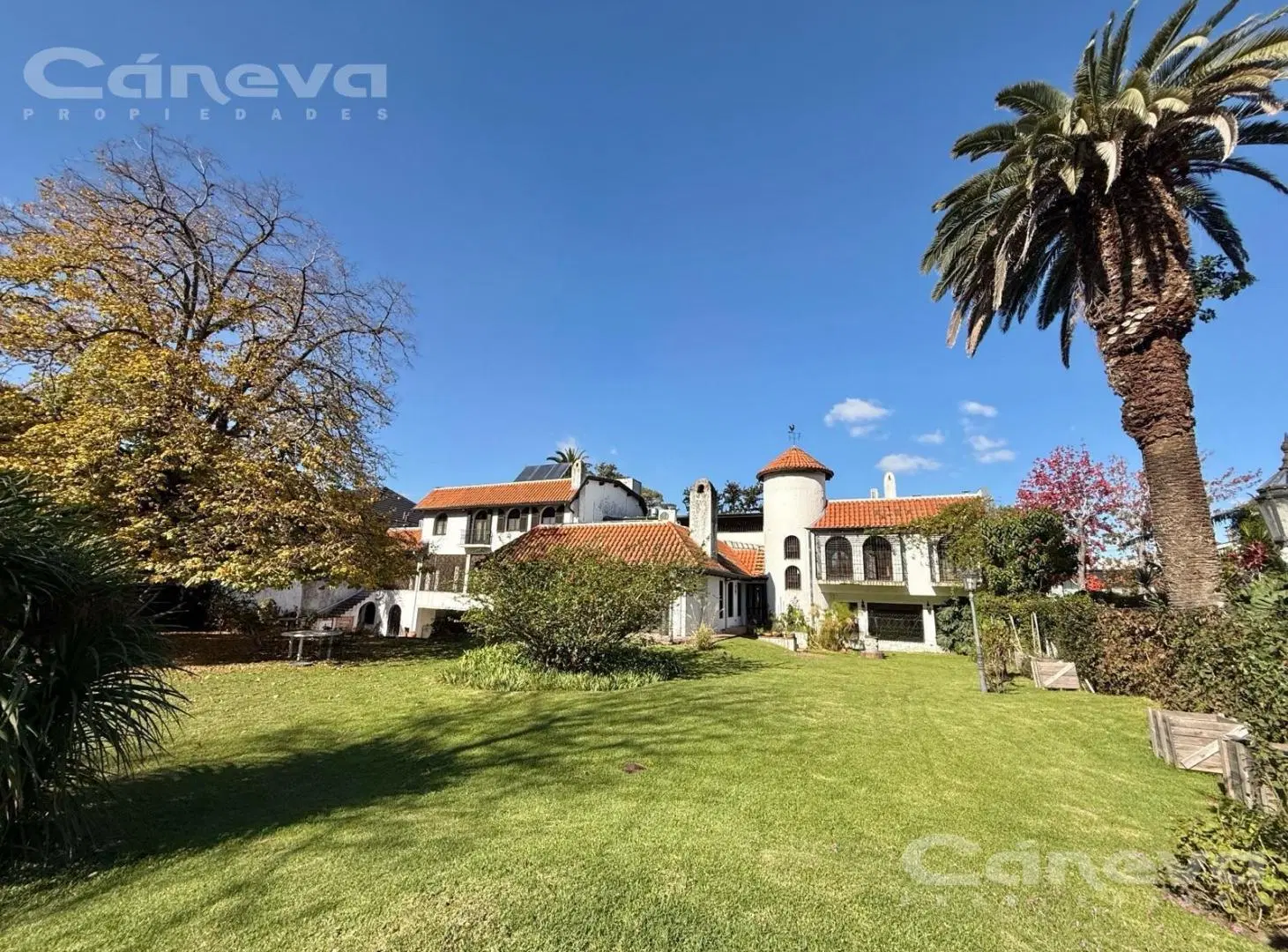 Casa en alquiler con gran jardín y pileta en la mejor zona de Martínez 4