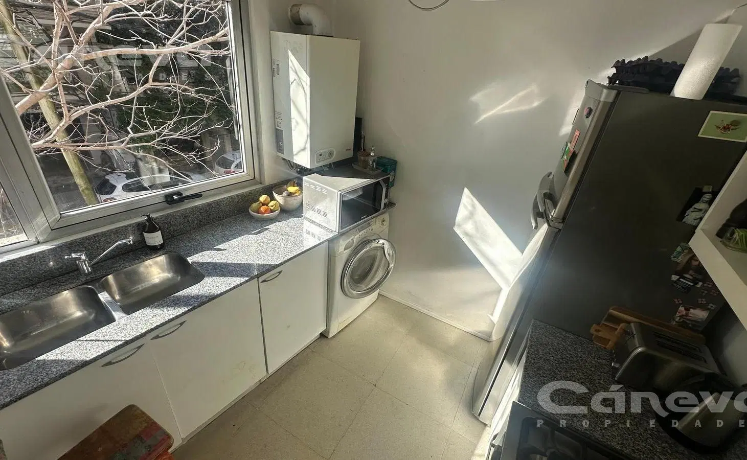 Piso único en Olivos con Balcón Terraza y Patio Privado! | 3 Amb con Cochera 2