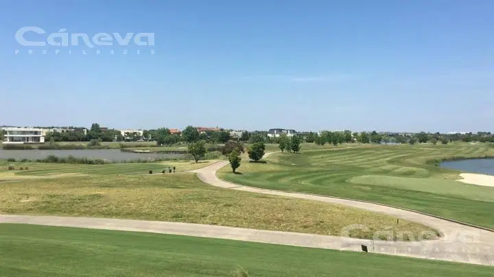 Lote a la laguna central en El Golf Nordelta 4