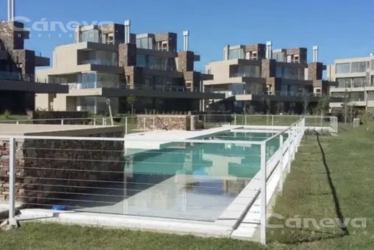 Triplex Las piedras Castaños