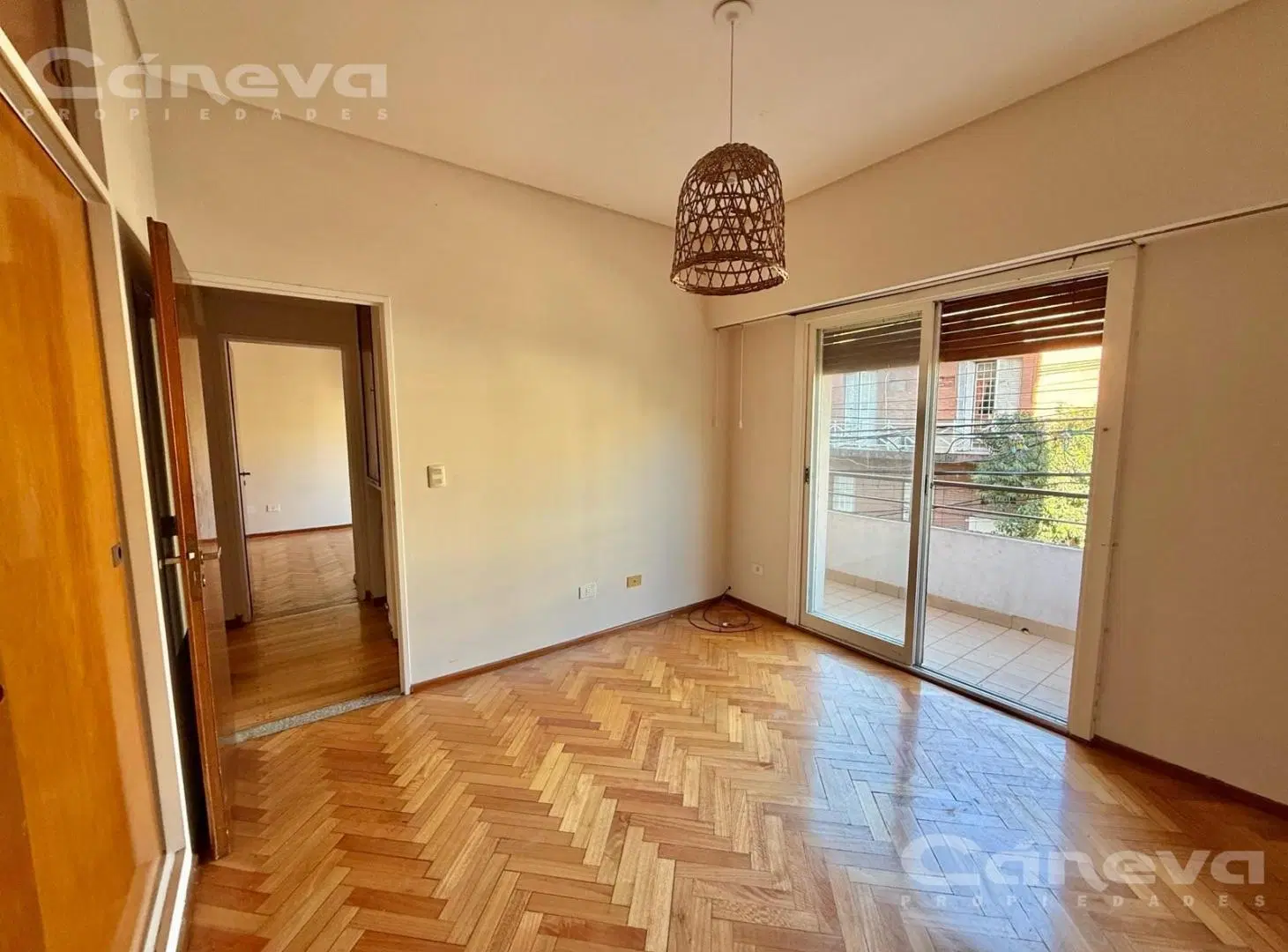 Departamento 2 dormitorios, balcón, patio, Vicente López de Maipú a vías 4