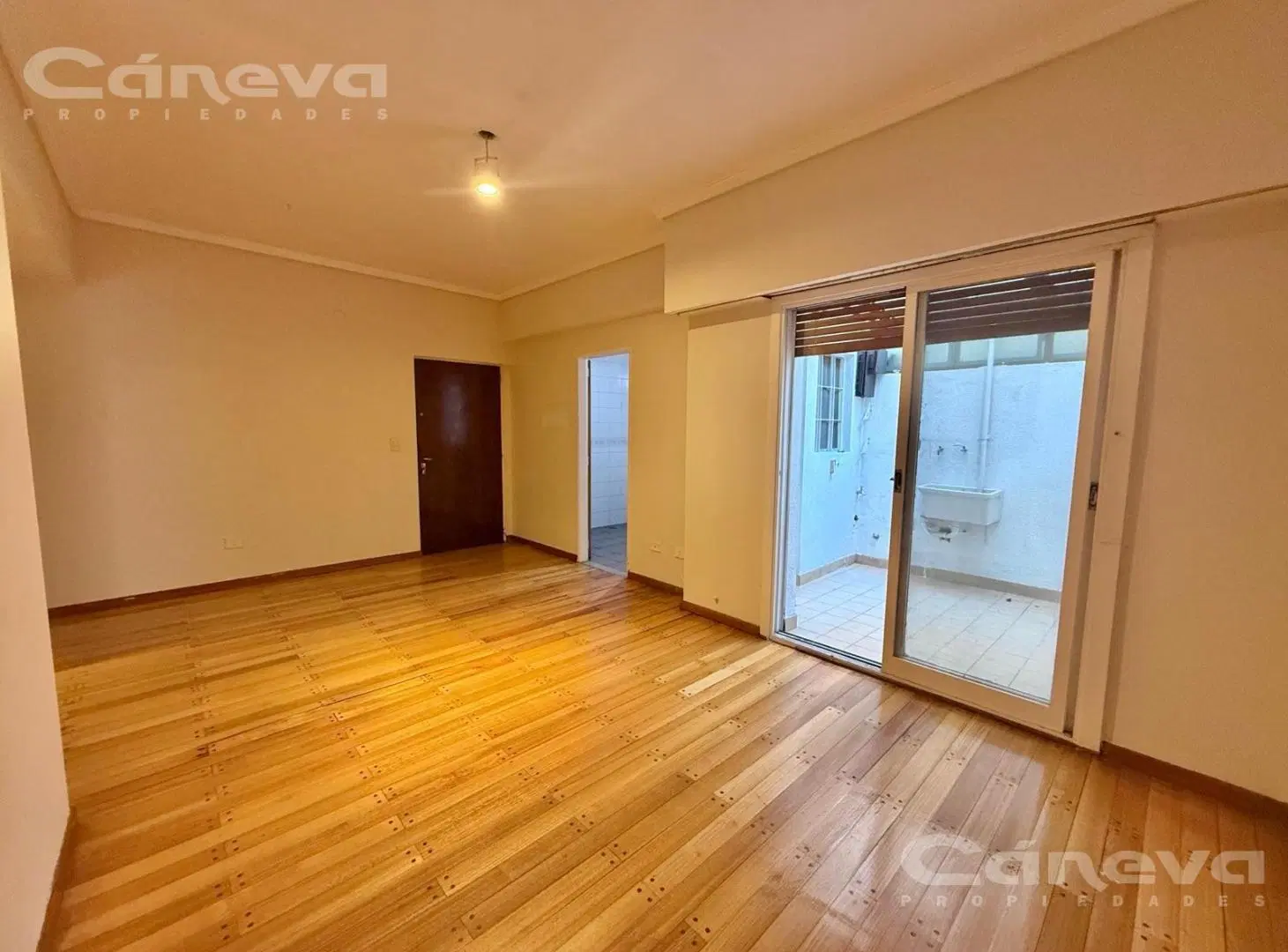 Departamento 2 dormitorios, balcón, patio, Vicente López de Maipú a vías 5