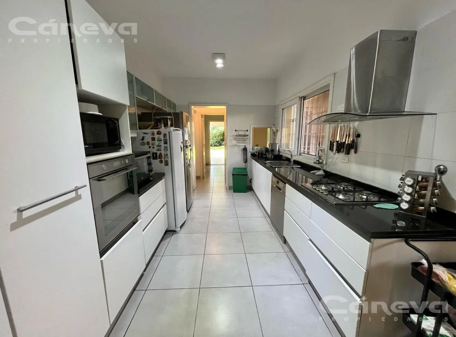 Casa en venta San Isidro Casco histórico, 5 dormitorios, 5 baños, jardín con pileta, galería 3