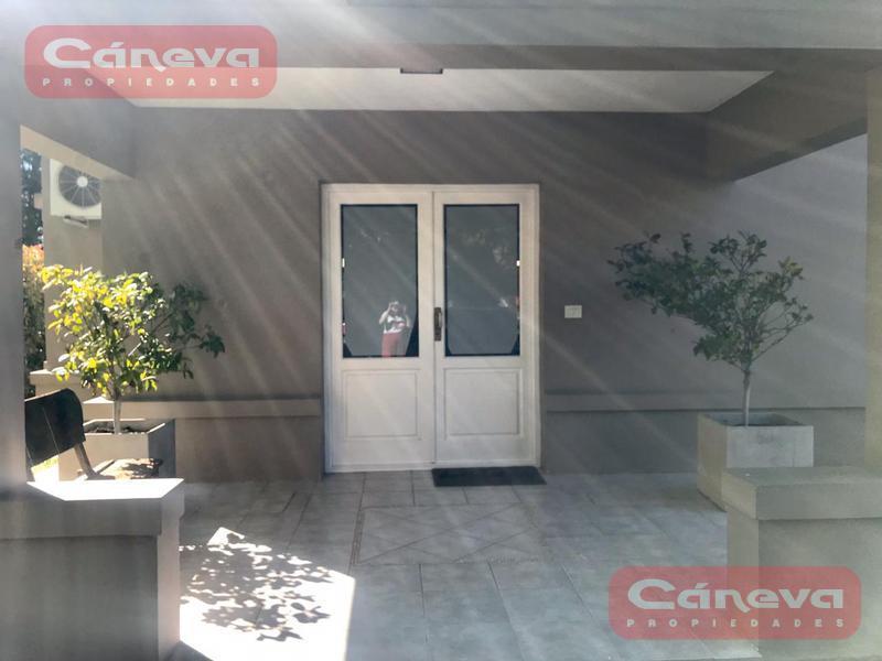 PILAR LA LEGUA EXCELENTE CASA DISEÑO TRADICIONAL VENTA U$D 355.000