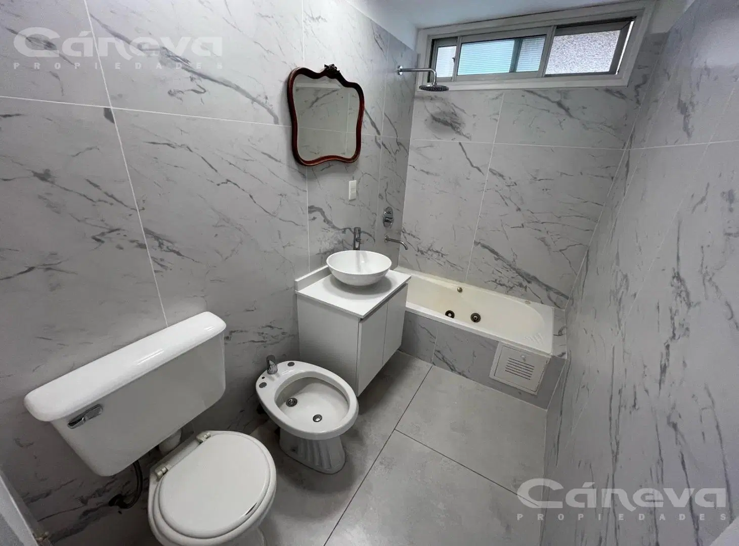 Martínez centro. 3 dormitorios, 1 baño y 1 toilette. Balcón. 2