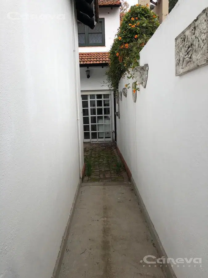 Casa - La Lucila-Vias/Libert. 5