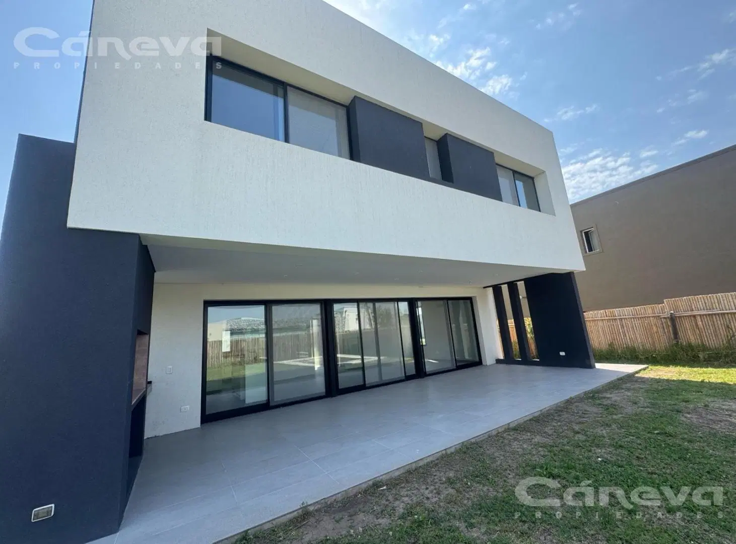 Moderna Casa en vila marina a estrenar 3