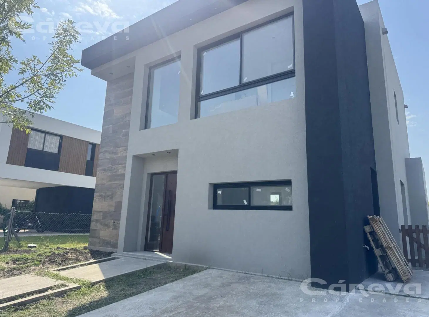Casa de 3 dormitorios en lote interno 1