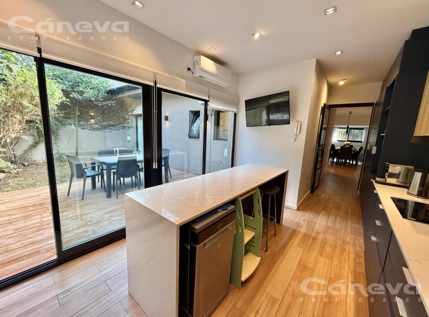 Foto de Venta casa moderna en Vicente López, 4 ambientes, jardín y parrilla, imagen 1