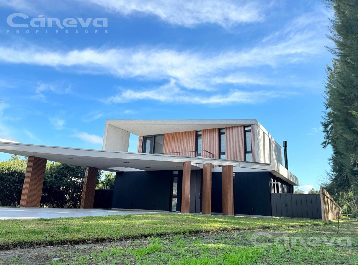 Foto de Moderna casa en San Isidro Labrador, imagen 1