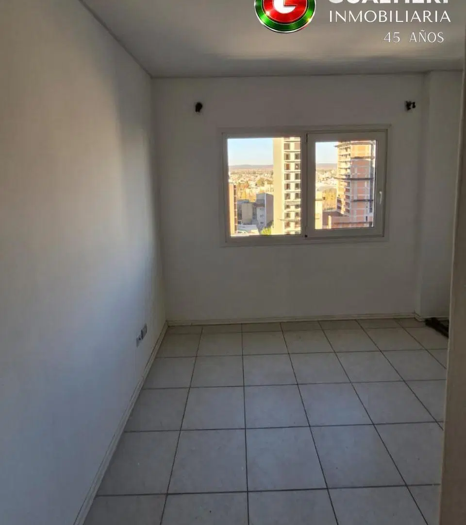 Departamento de tres dormitorios con cochera y baulera 4