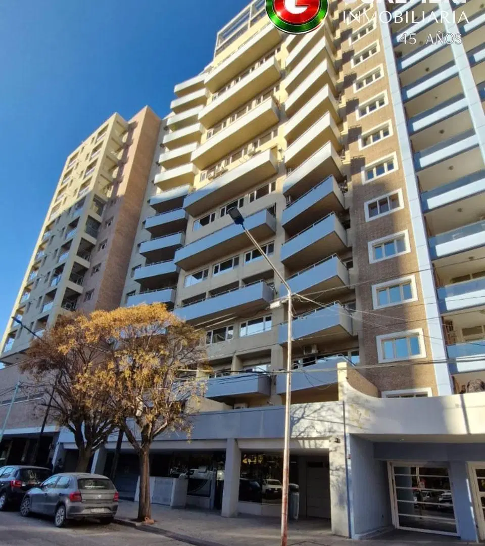 Departamento de tres dormitorios con cochera y baulera 5