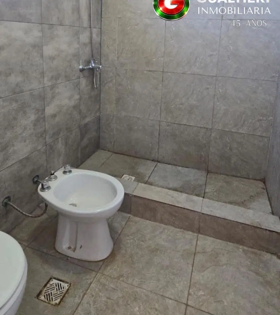 Departamento de tres dormitorios en alquiler 2