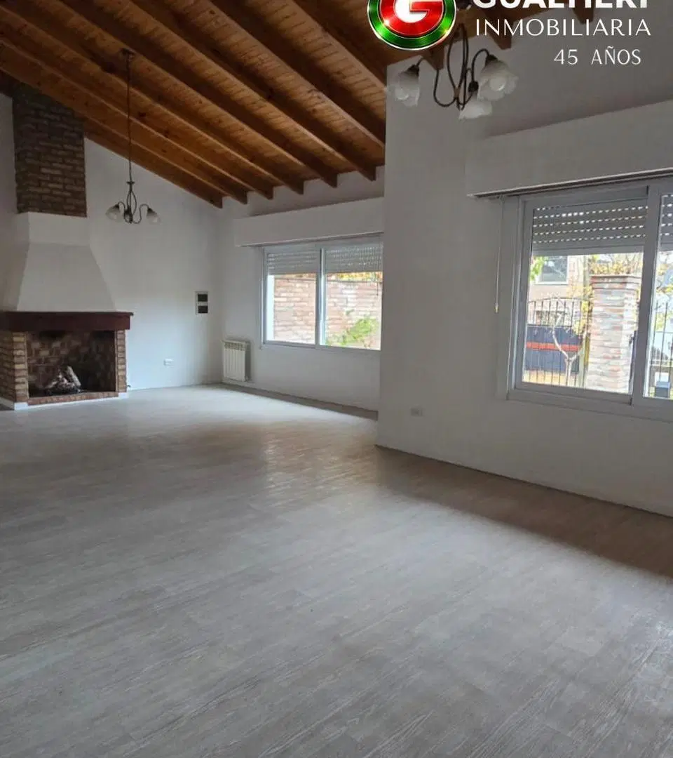 Casa de cuatro dormitorios en Barrio Gamma 3