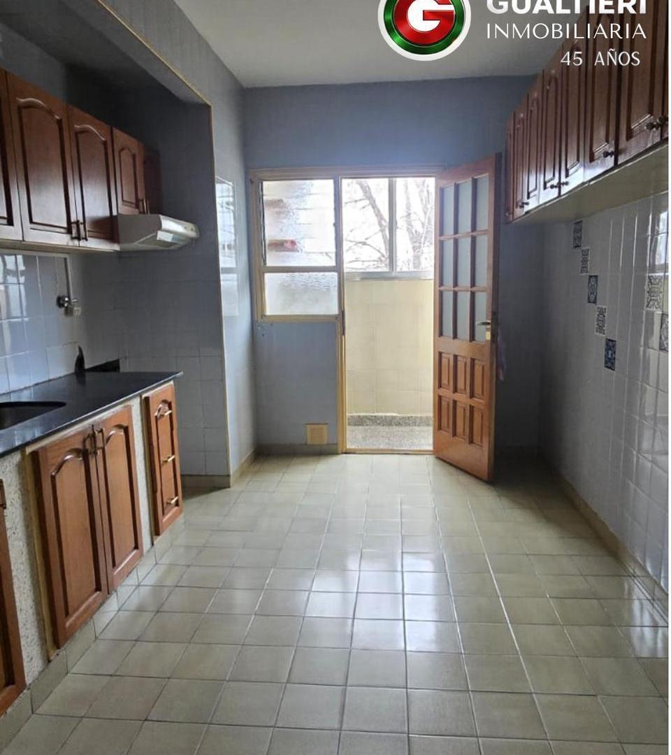 Departamento de tres dormitorios en alquiler