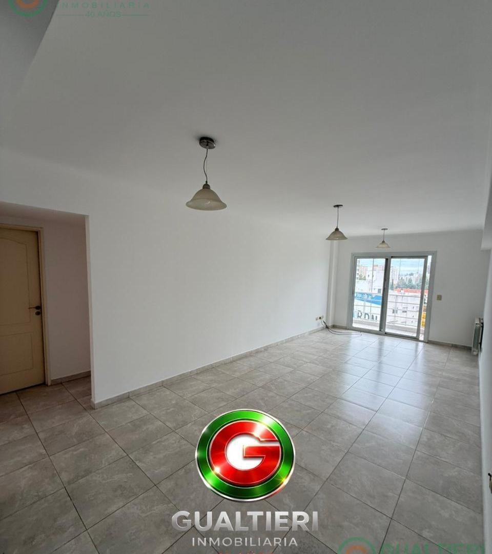 Departamento de dos dormitorios con cochera en venta