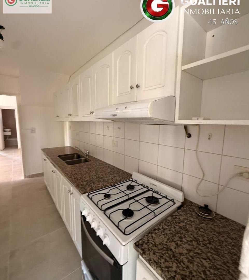 Foto de Casa de tres dormitorios en alquiler - Barrio Villa Luisa, imagen 1