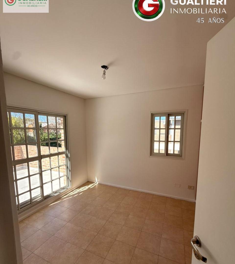 Foto de Casa de tres dormitorios en alquiler - Barrio Villa Luisa, imagen 5