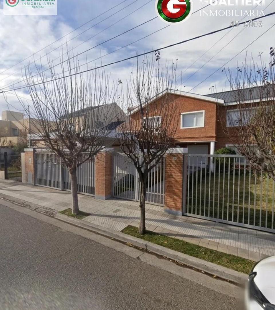 Foto de Casa de cinco dormitorios en VENTA - Jardines del Rey, imagen 2