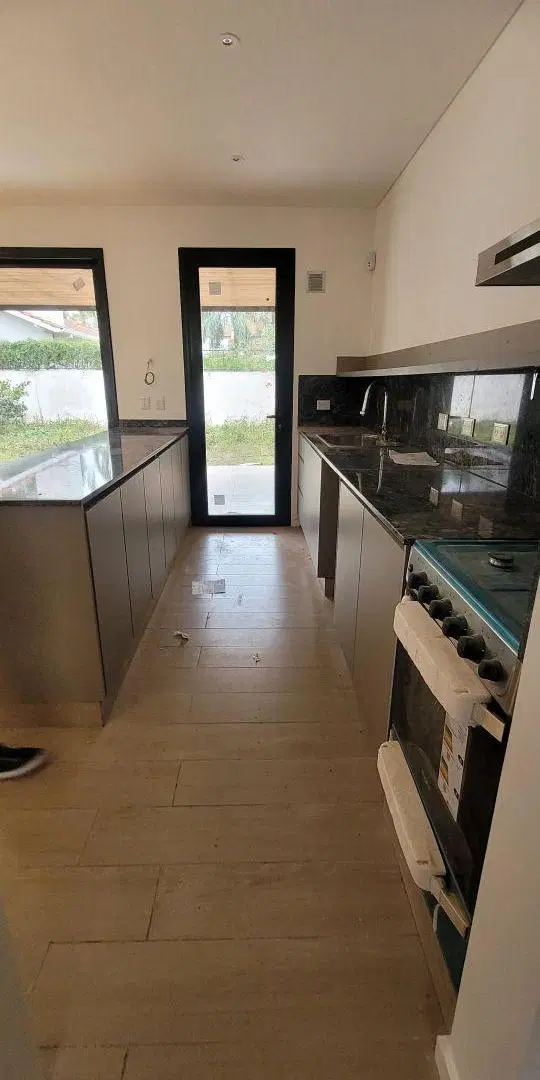 Casa NUEVA a estrenar, 2 dorm con jardin en San Isidro 1