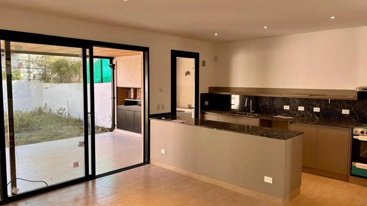 Casa NUEVA a estrenar, 2 dorm con jardin en San Isidro 8