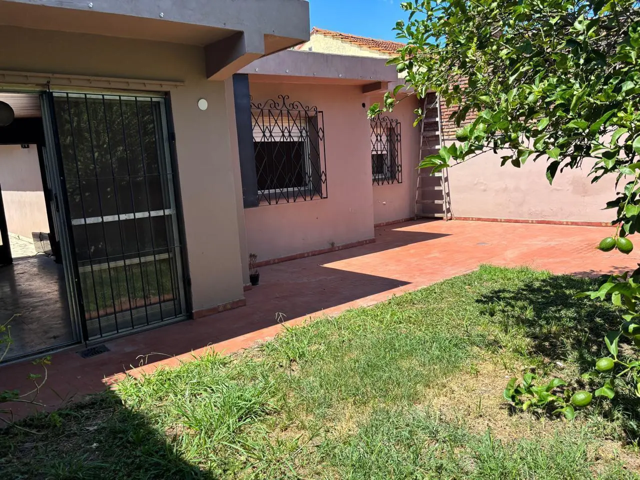 Casa 3 ambientes con jardin San Isidro 2
