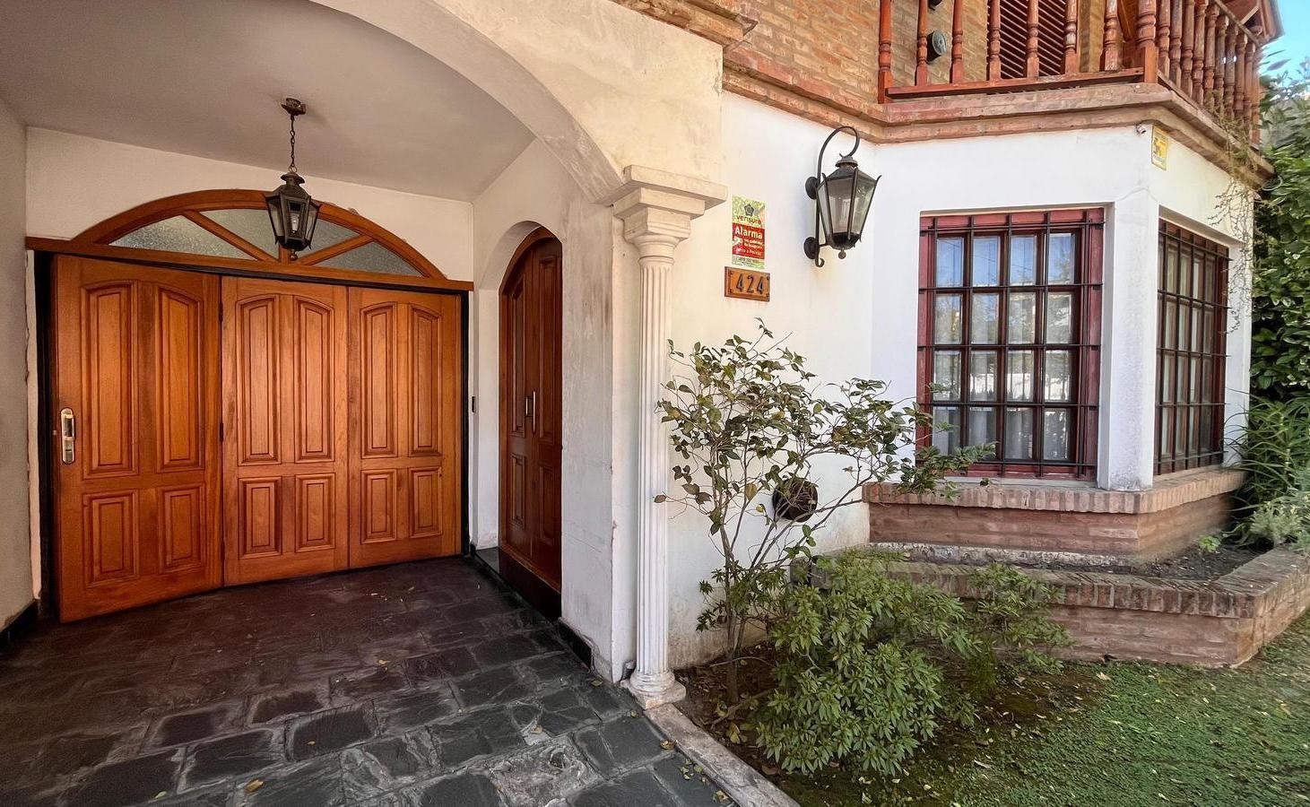 Foto de Casa 5 dormitorios , espacio para 2 autos , jardin quincho San Isidro, imagen 1