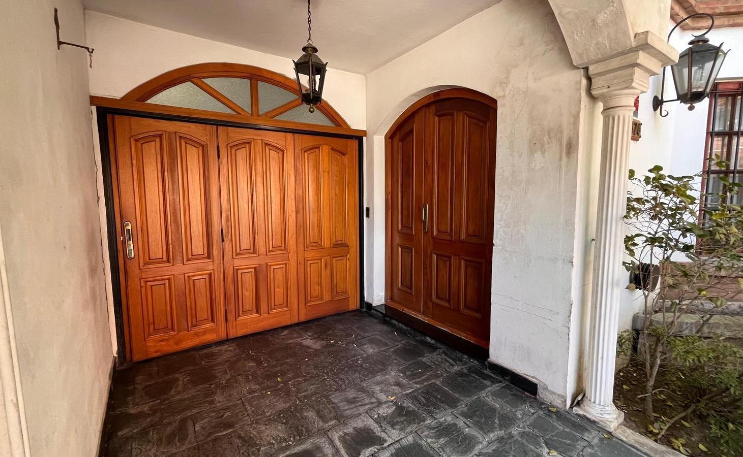 Foto de Casa 5 dormitorios , espacio para 2 autos , jardin quincho San Isidro, imagen 3