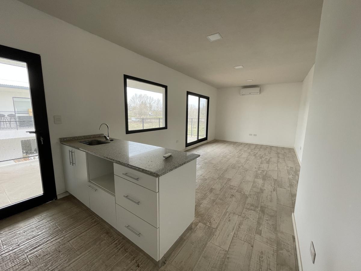 Foto de Excelente departamento de 3 ambientes en Cañada Village 2 dentro de La, imagen 2