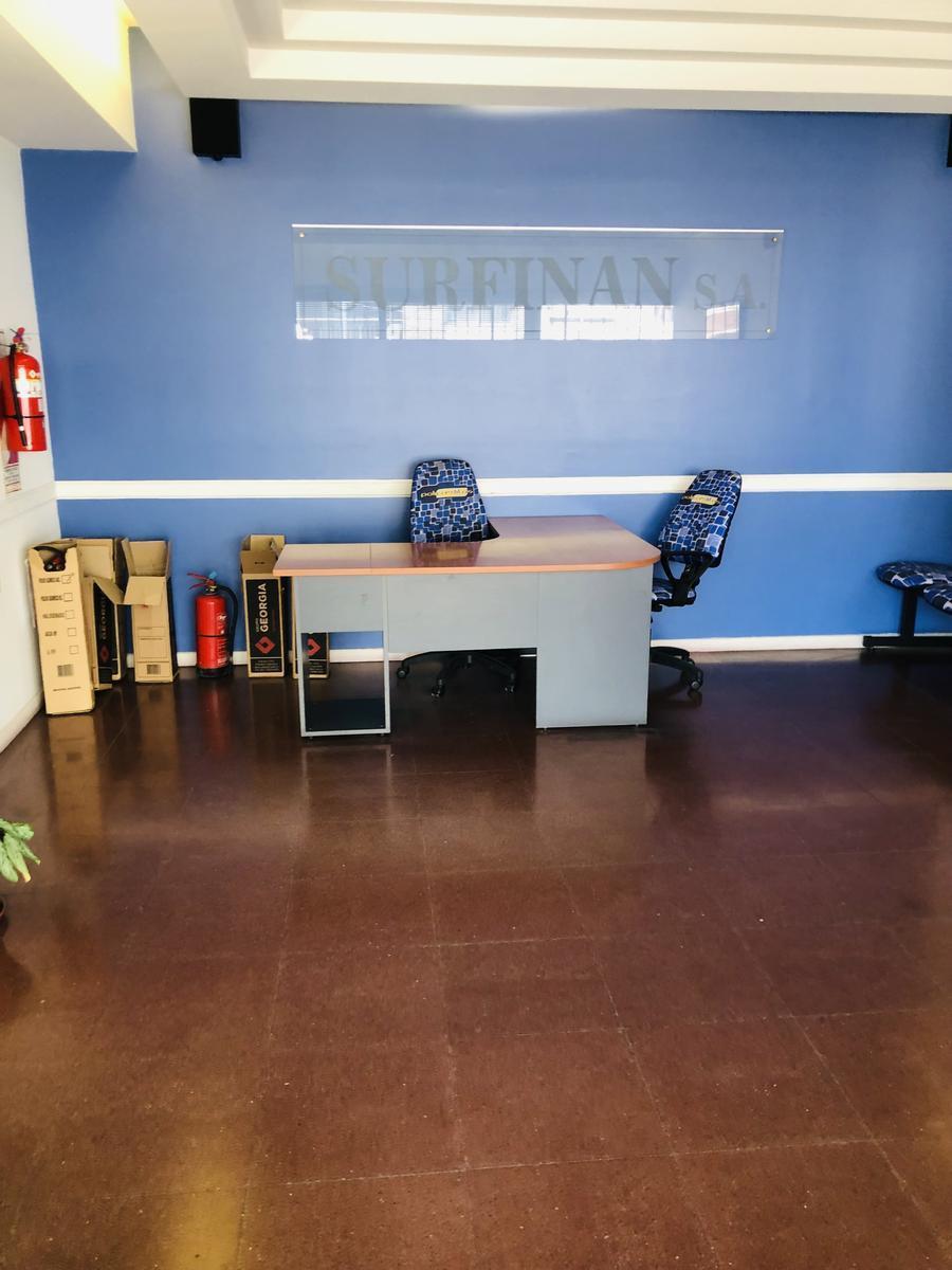 Oficina Comercial/ Salón usos Múltiples