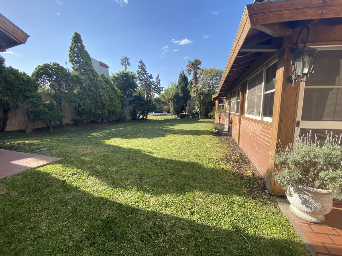 Hermoso Chalet de 4 Dorm. en Dos Plantas Mas Dependencias 2