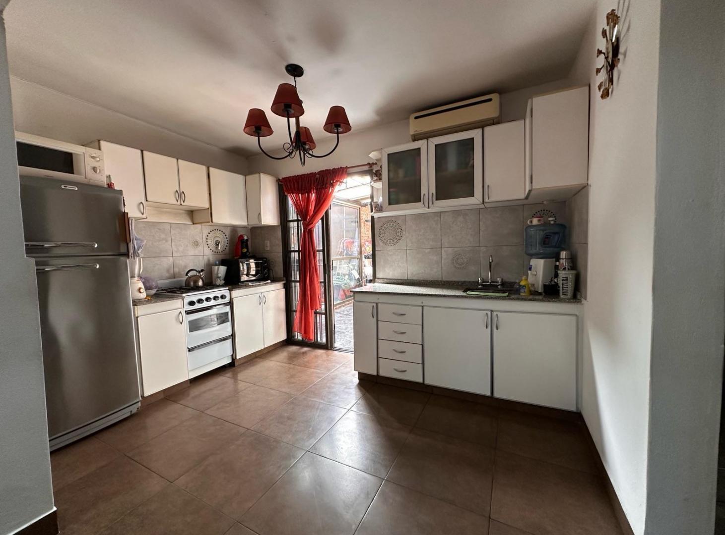 Foto de Casa de 4 amb y 2 cocheras en Banfield Oeste, imagen 5