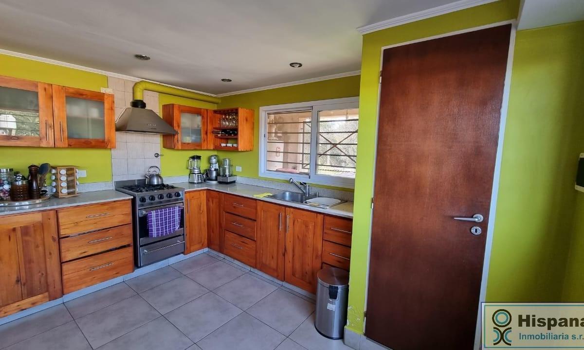 Excelente Oportunidad Para Inversores! Venta en Bloque, Múltiples Rentas 5 Locales y 3 Duplex. 2